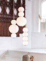 Formagenda Pearls Chandelier Pendelleuchte mit drei Lampenschirmen aus Glas