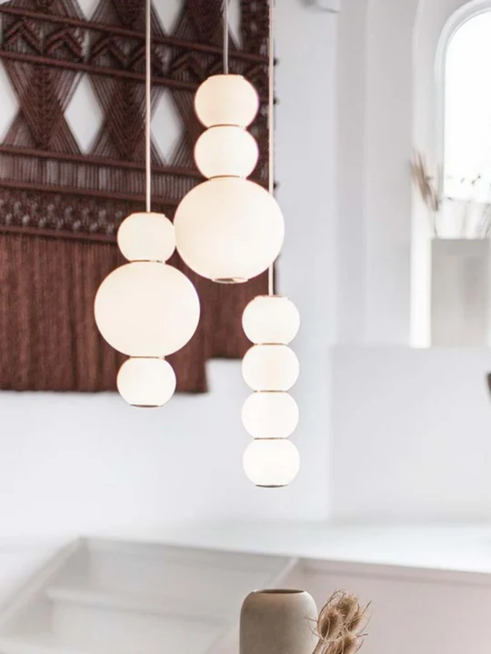 Formagenda Pearls Chandelier Pendelleuchte mit drei Lampenschirmen aus Glas