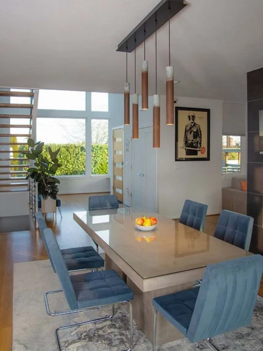 Graypants Roest schmale Pendelleuchte Downlight über Tisch