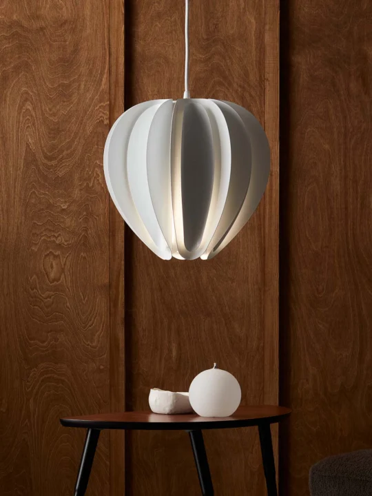 florale Pendelleuchte skandinavische Lampe Tulip von Belid DesignOrt