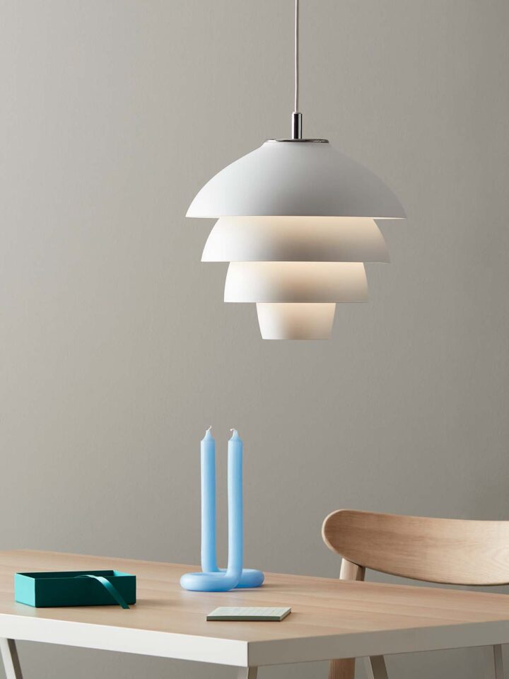 skandinavische Lampe über Tisch Valencia Belid DesignOrt