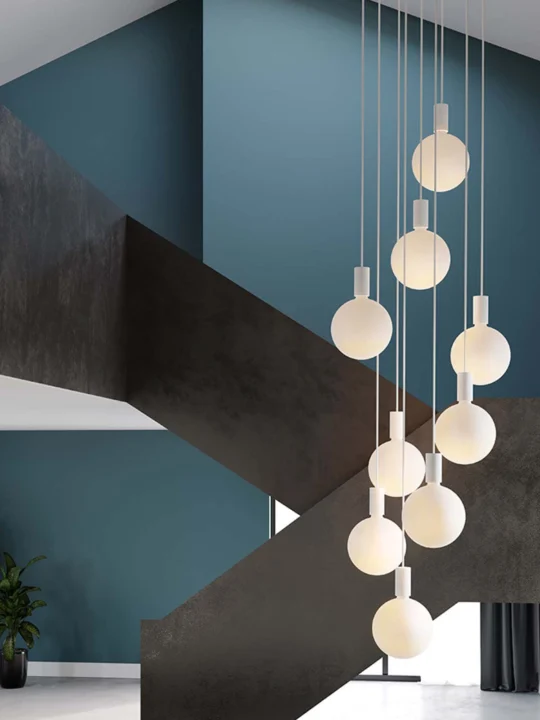 Große Pendelleuchte mit neun Leuchtmitteln im Flur online kaufen bei DesignOrt