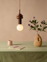Aura Vase in Senf und Junit Holzleuchte Schneid Studio online kaufen DesignOrt