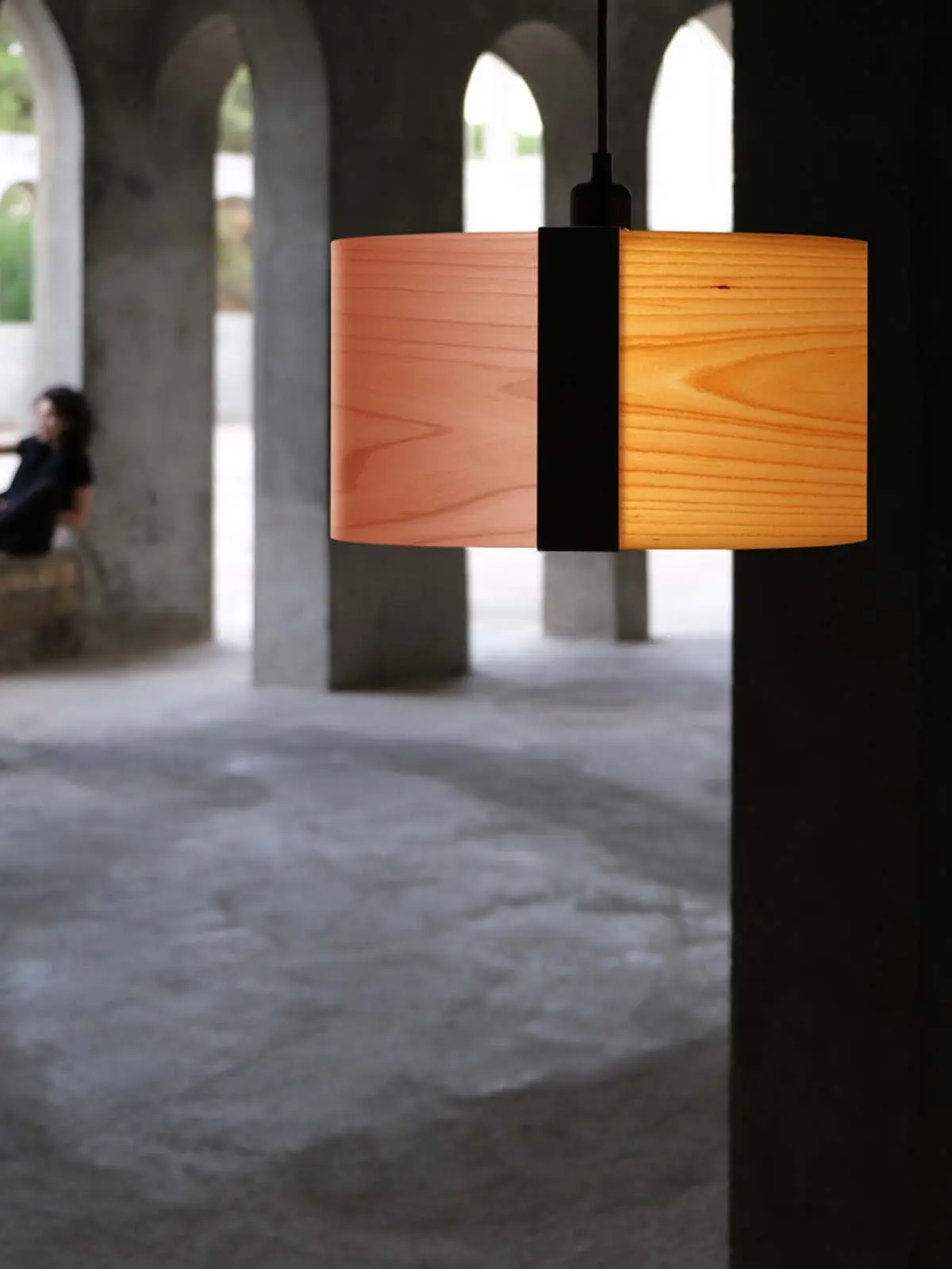 Lampen Blog: Ovale Pendelleuchten moderne Holzleuchte in zwei Farben Sushi Designerleuchte LZF Lamps DesignOrt Onlineshop