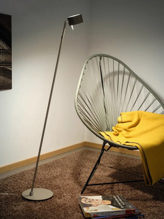 platzsparende Leselampe Cai Pur Stehleuchte von Domus Licht