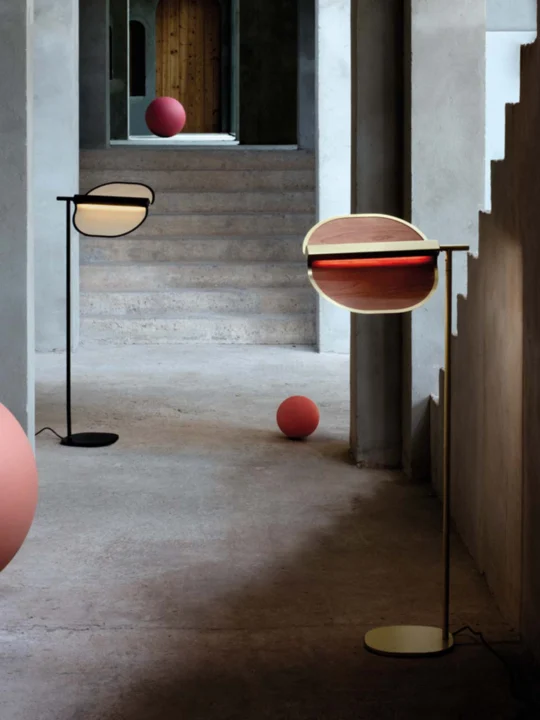 ausgefallene Beleuchtung Omma Floor Stehlampe von LZF Lamps bei DesignOrt Lampen Berlin