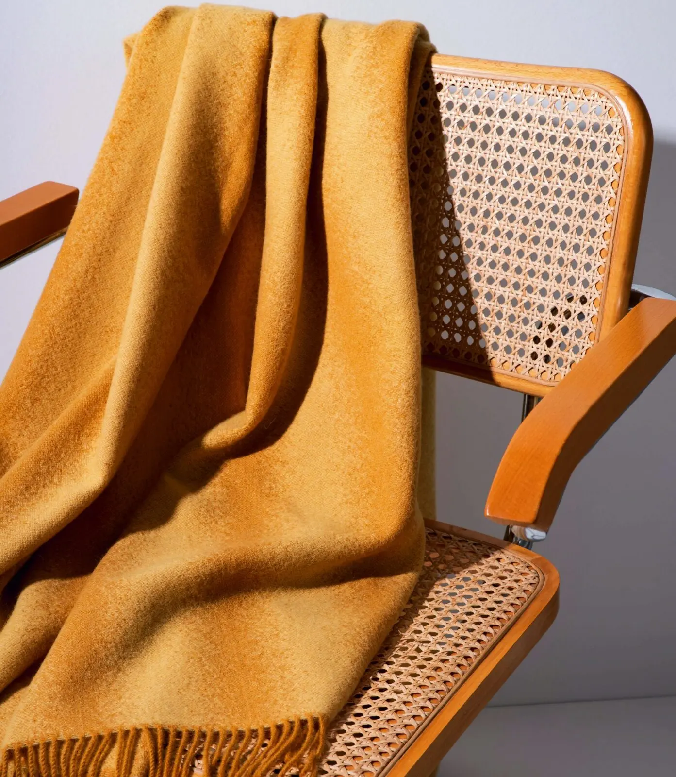 Decke aus 100% Wolle Senf Gelb oder Burgund Rose Schneid Studio bei DesignOrt