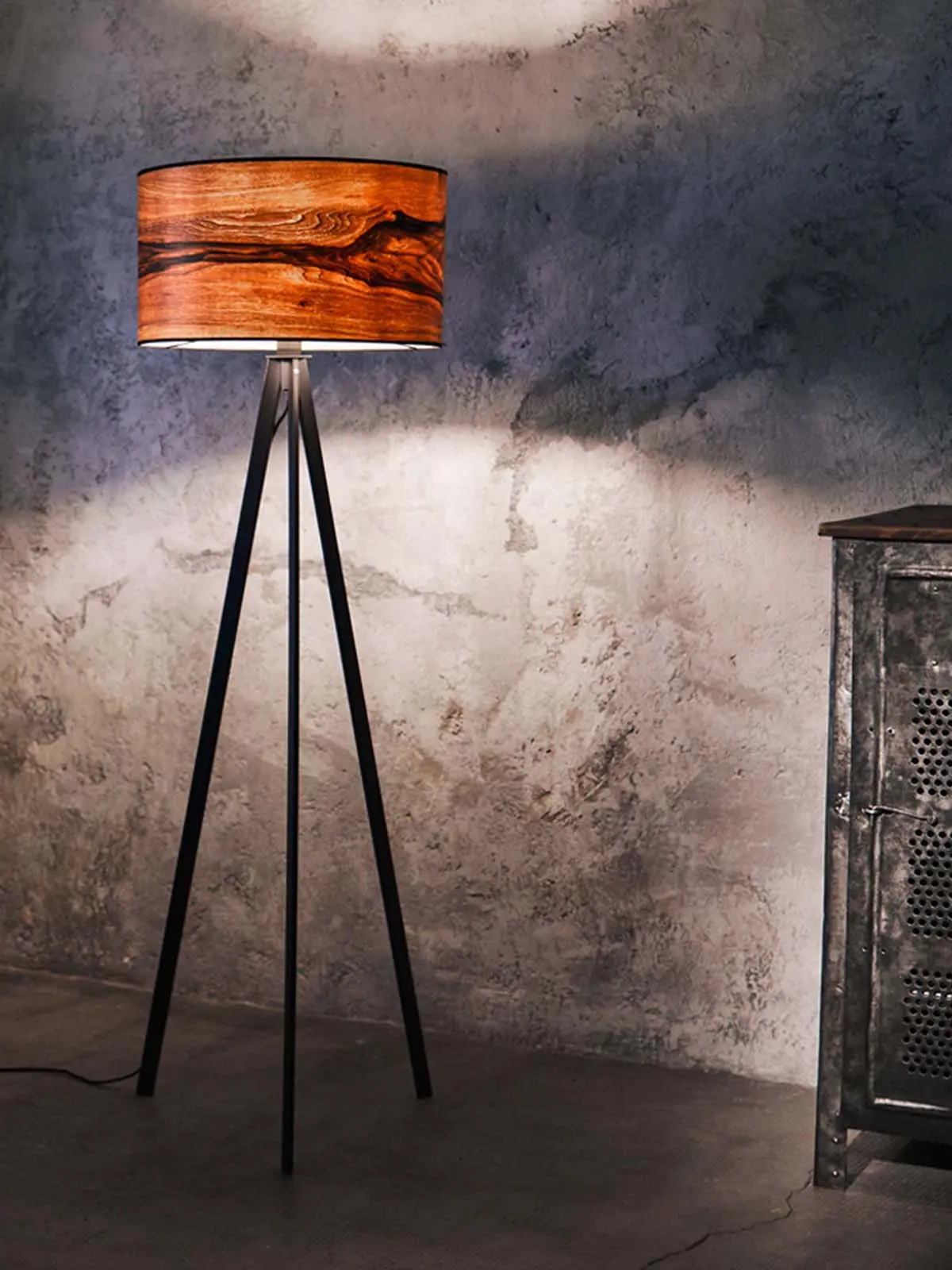 Tripod Stehleuchte Holz LeuchtNatur Atticus Lampe Made in Germany