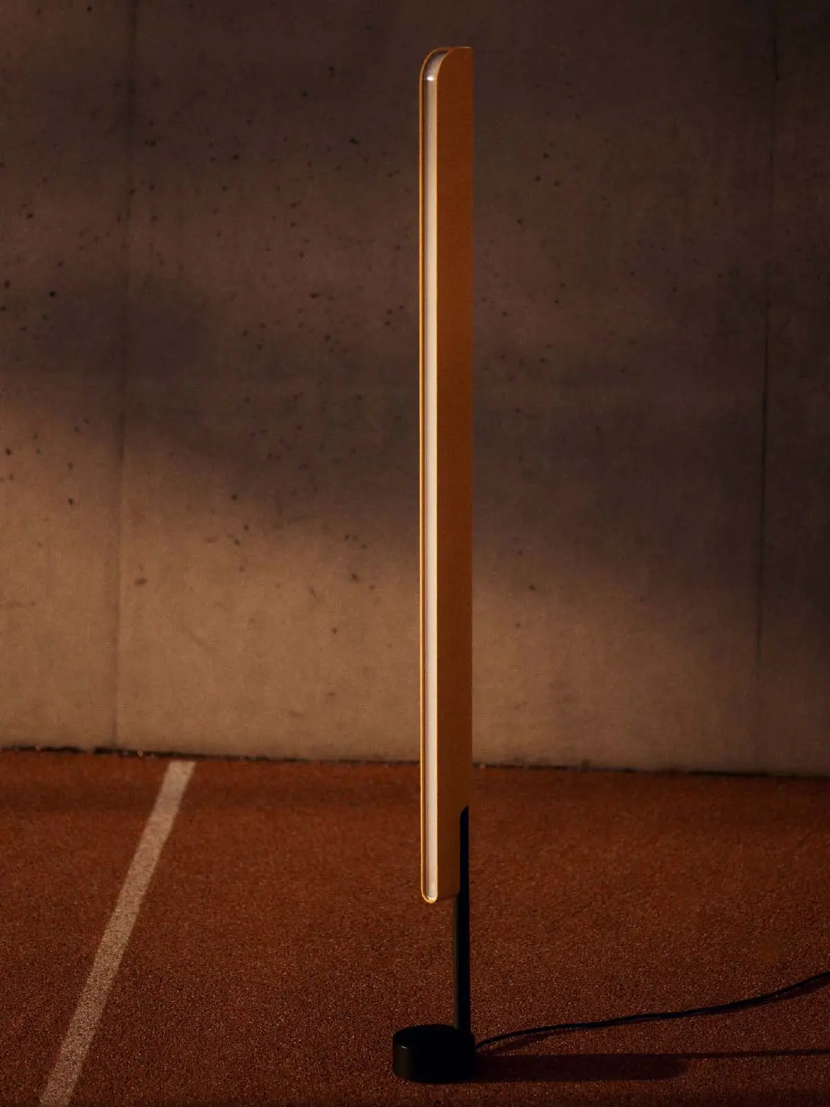 elegante Designerleuchte online kaufen Stehleuchte Profile Floor von Formagenda