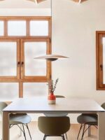 schlanke Esstischlampe aus Holz Ginger Pendelleuchte von Marset Lampe online kaufen DesignOrt