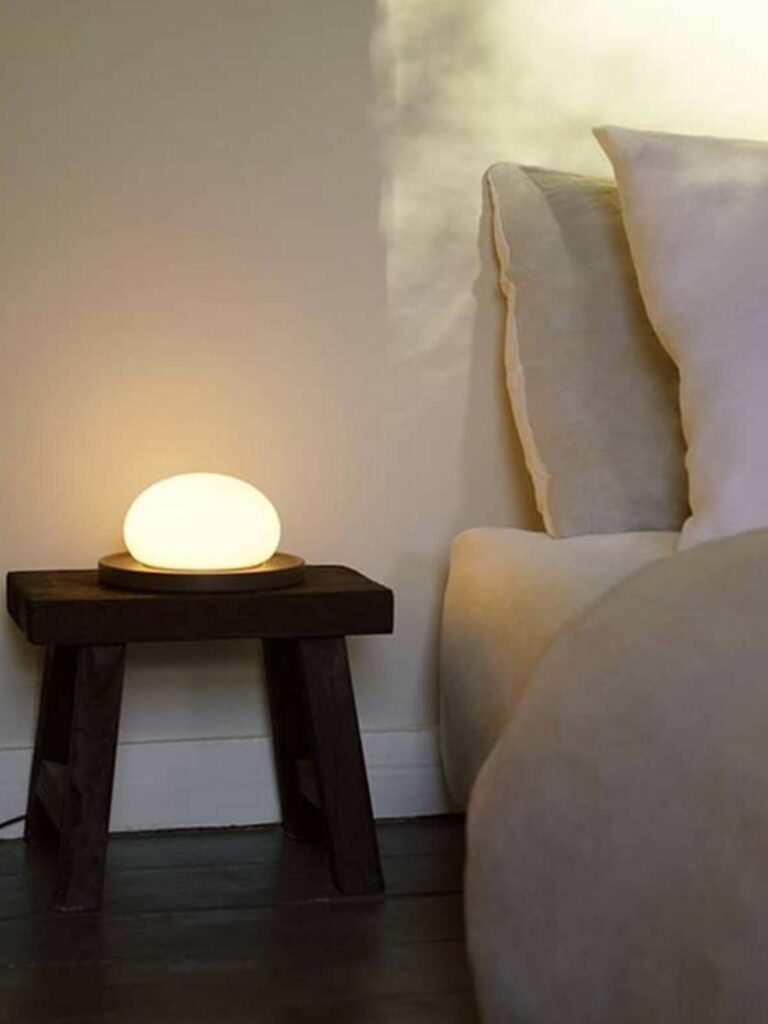 Tischlampe aus weißem Glas Schlafzimmer Lampe online kaufen DesignOrt