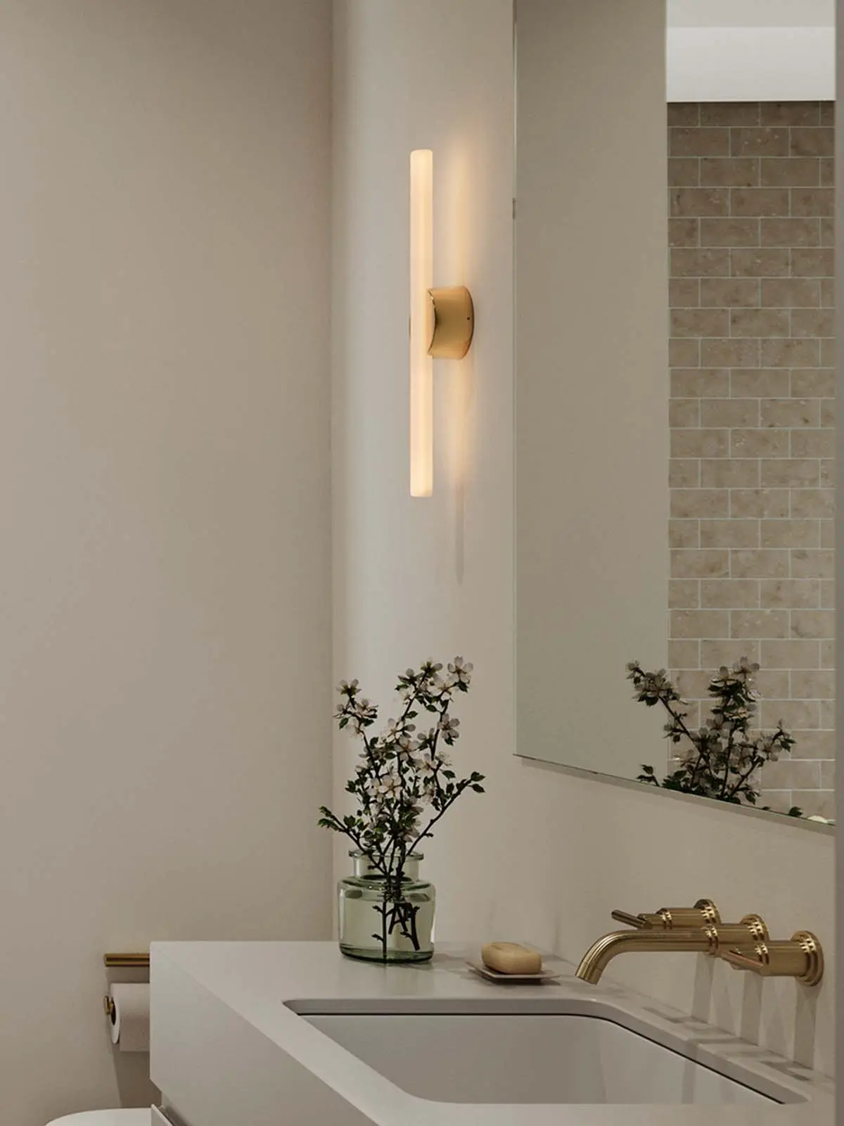 Wandlampe Messing am Bedazimmer Spiegel