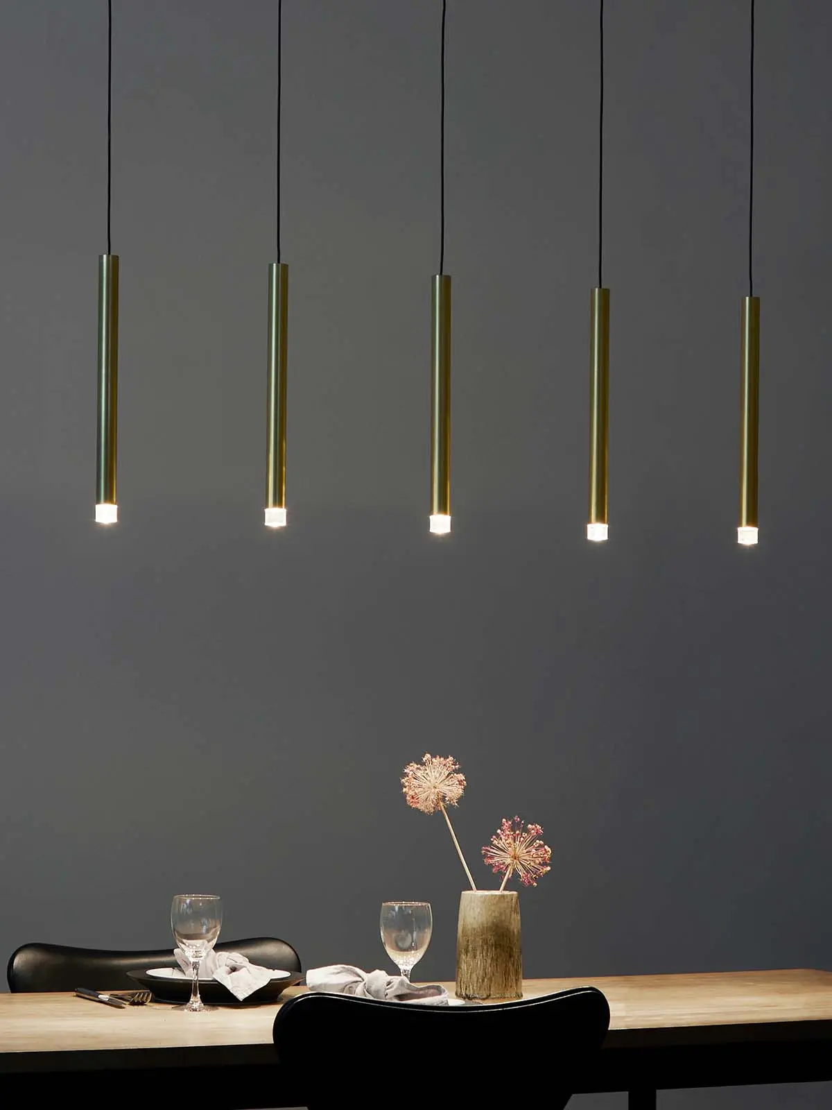 schmale lineare Pendelleuchte LED LOOM Design Lampe Trend: Linienleuchten