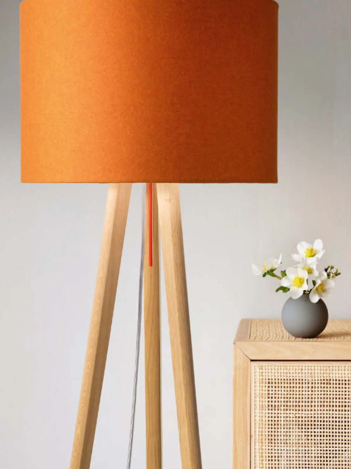 Tripod - Stehlampen auf drei Beinen- deutsche Designerlampen bei DesignOrt online kaufen Sten Merino von Domus Licht