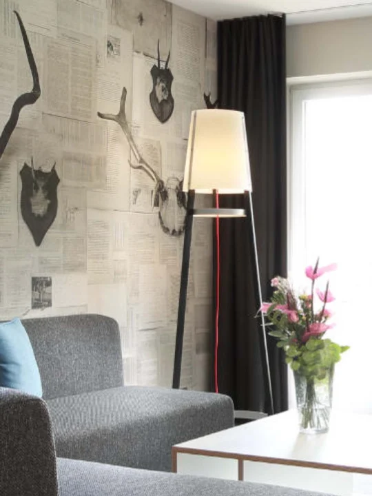 WaiTing Stehleuchte und Garderobe Domus Licht Designerleuchte aus Deutschland DesignOrt Onlineshop