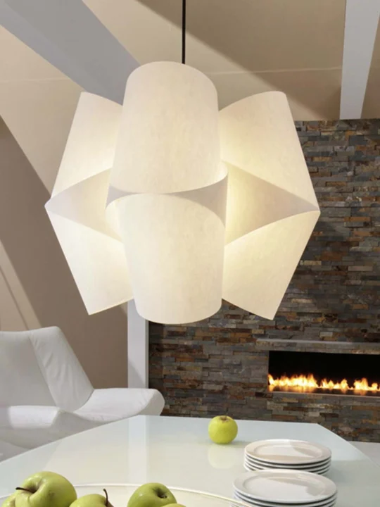 große weiße Pendelleuchte über Tisch Julii Lampe Domus Licht Leuchte