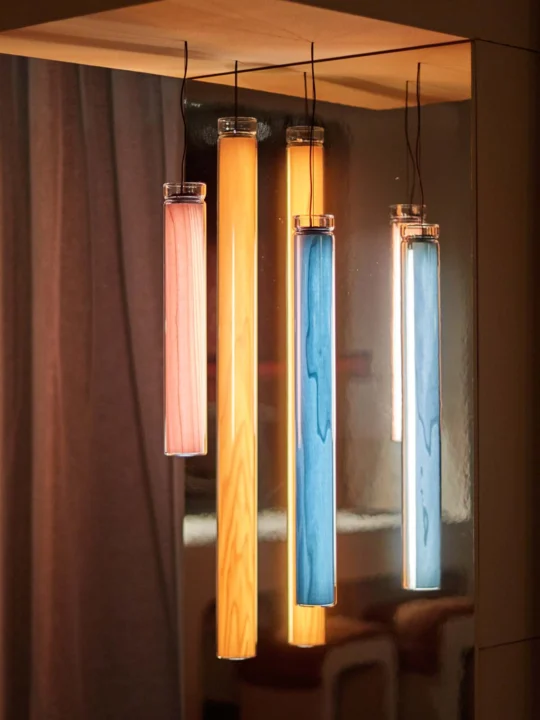 Furnierholzleuchten mit Glas Estela Vertikal von LZF Lamps bei DesignOrt Onlineshop Lampen Berlin