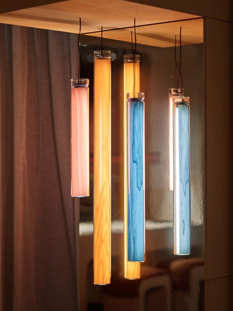 Furnierholzleuchten mit Glas Estela Vertikal von LZF Lamps bei DesignOrt Onlineshop Lampen Berlin
