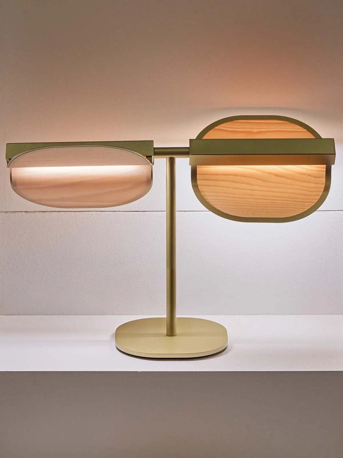 DesignOrt Lampenblog - neue Leuchten bei DesignOrt Omma Table zweiflammige Tischleuchte Gold und Holz LZF Lampe