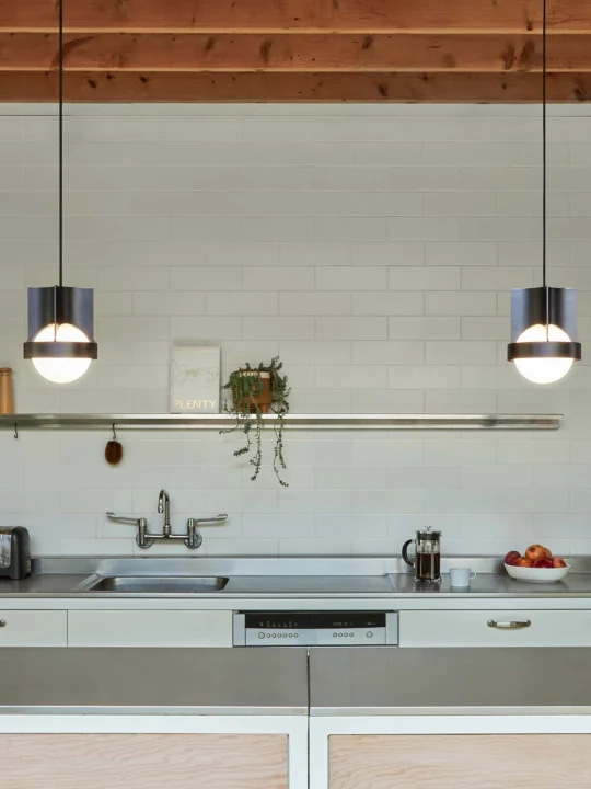 Tala LOOP Lampen in der Küche Tresen Beleuchtung DesignOrt Lampen Berlin