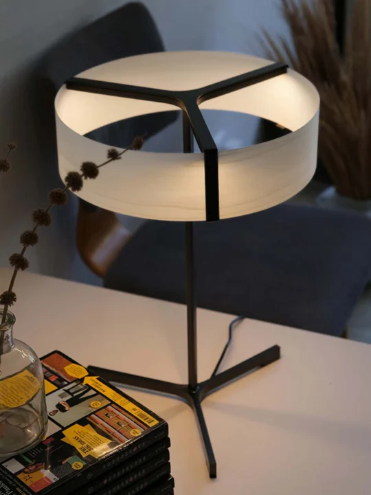 minimalistische Tischlampe Thesis Table LZF Lamps online kaufen DesignOrt Onlineshop Lampen Berlin