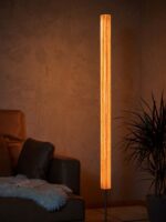 Schlanke Stehleuchte aus Holz Lichtsäule LeuchtNatur Gracia Onlineshop DesignOrt