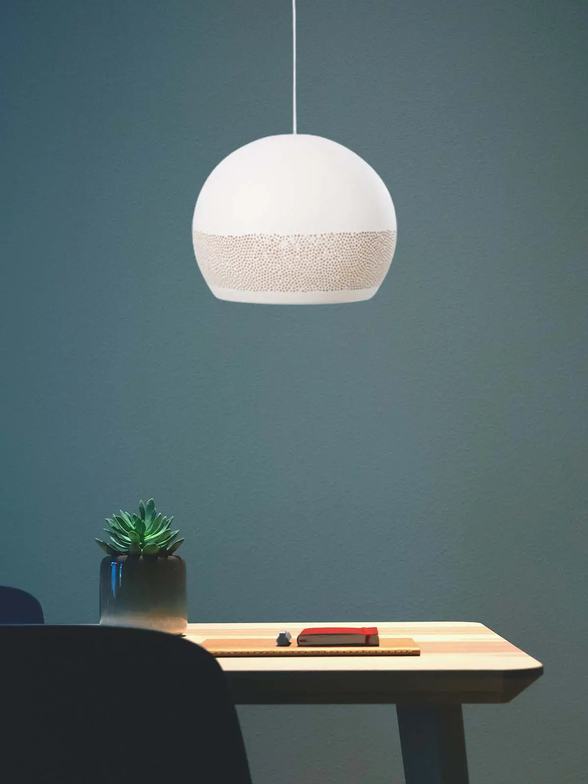 Leuchte für Küche oder Esstisch: weiße Lampe Keramik SpongeRo! von Pott online kaufen