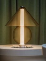 Tischlampe aus getöntem Glas Marset Fragile Designerleuchte