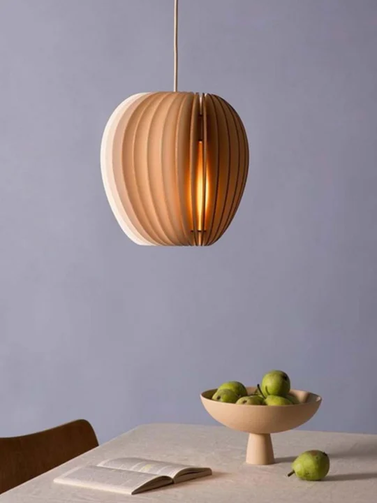 nachhaltige Designerleuchte aus Deutschland aus Birkenlamellen Pirum vom Schneid Studio