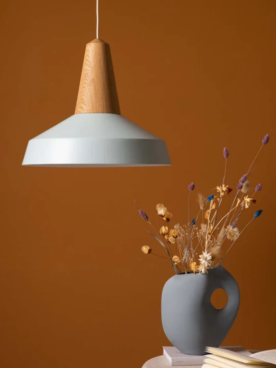 nachhaltige Pendelleuchte im frischen Industriestil Schneid Eikon Circus Leuchte bei DesignOrt