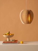 nachhaltige Holzleuchte als Esstischlampe - Pirum vom Schneid Studio aus der Serie A made in Germany