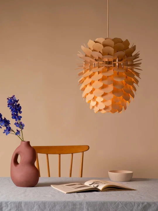nachhaltige Pendelleuchte aus Holz Zappy von Schneid Studio made in Germany bei DesignOrt