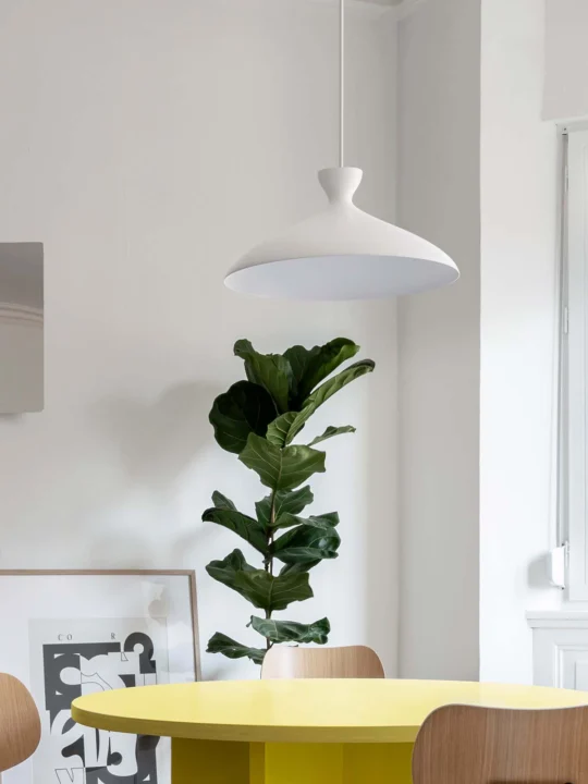 NYTA Lighting Pretty Wide Leuchte über Esstisch DesignOrt Lampen Berlin