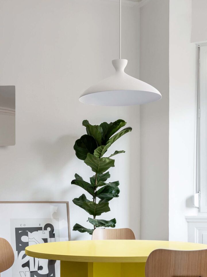 NYTA Lighting Pretty Wide Leuchte über Esstisch DesignOrt Lampen Berlin