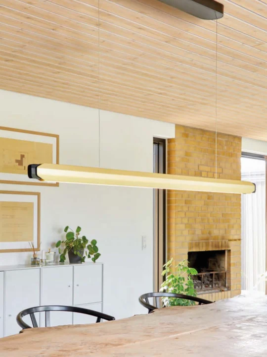 horizontale LED Lampe über Tisch Design skandinavisch