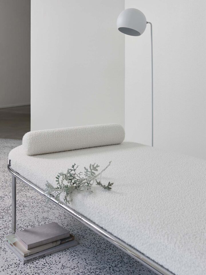 Stehlampe mit beweglichem Lampenschirm NYTA Tilt Globe Floor online kaufen DesignOrt