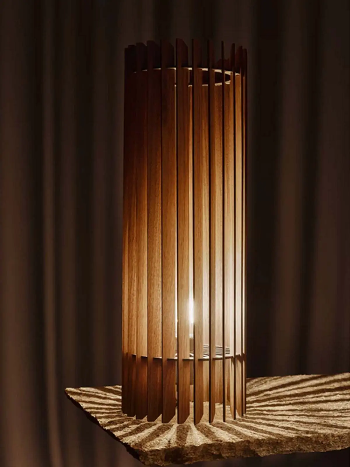 DesignOrt Lampenblog & Onlineshop: Nachhaltige Leuchten von Maschd - Manila Bodenleuchte Holz Nussbaum