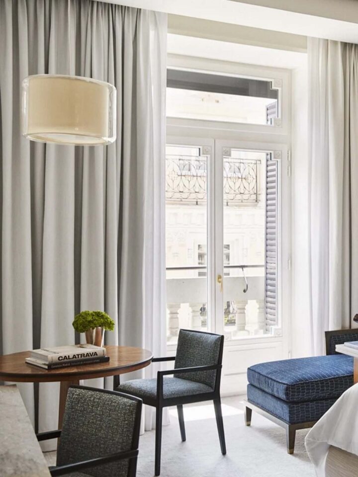 DesignOrt Onlineshop Lampen Marset Mercer Pendelleuchte Glas und Textil im Raum