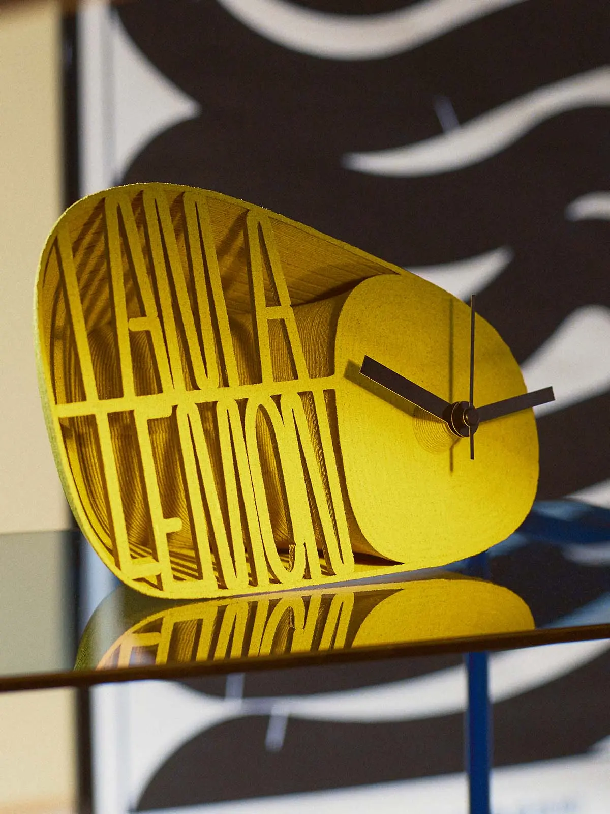 Wohnaccessoires von Krill Design I am a Lemon Uhr Krill Design The Clock bei DeisgnOrt