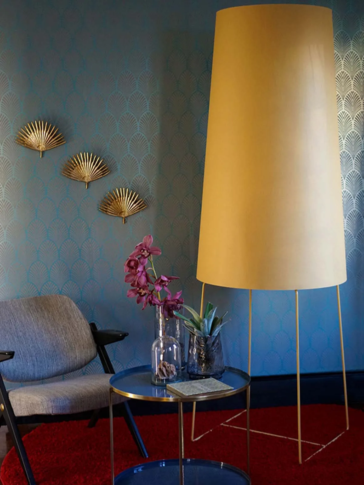 große Stehleuchte mit Textilschirm Fat Sophie Lampe frauMaier DesignOrt Onlineshop Beleuchtung