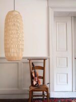 schmale lange Hängelampe Rattan Pickle Pendant von Ay illuminate online kaufen DesignOrt Onlineshop Lampen Berlin