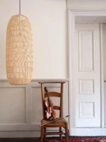 schmale lange Hängelampe Rattan Pickle Pendant von Ay illuminate online kaufen DesignOrt Onlineshop Lampen Berlin