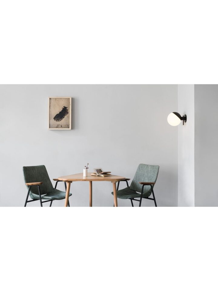 GRUPA Baluna Decken-/Wandleuchte in modernem Interieur