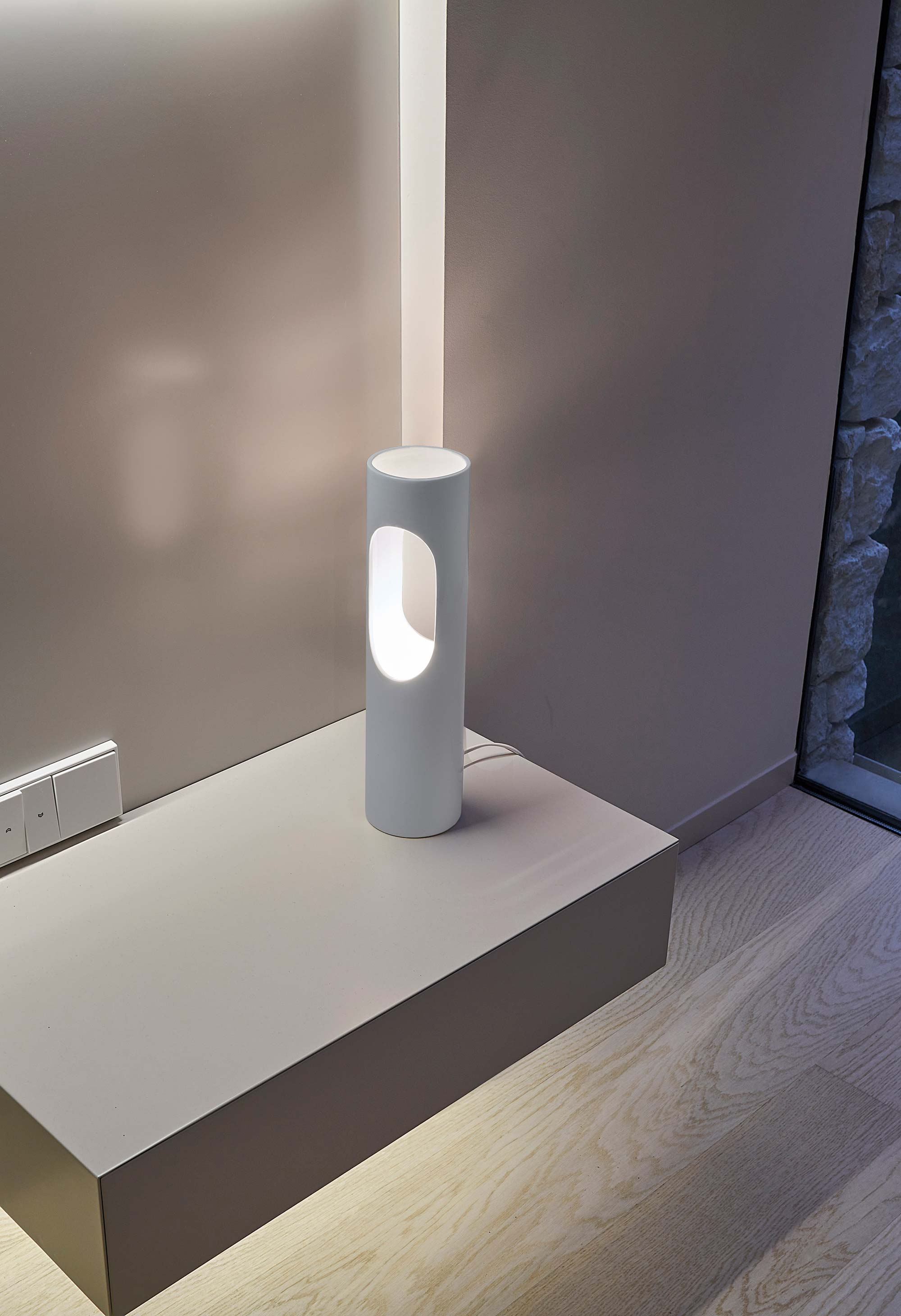 LZF Lamps Neuheiten Pipe Keramik Tischleuchte minimalistisch Nachttisch